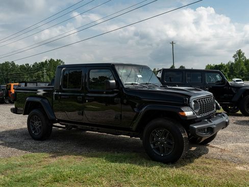 Used 2025 Jeep Gladiator Sport AWD/4WD image 12