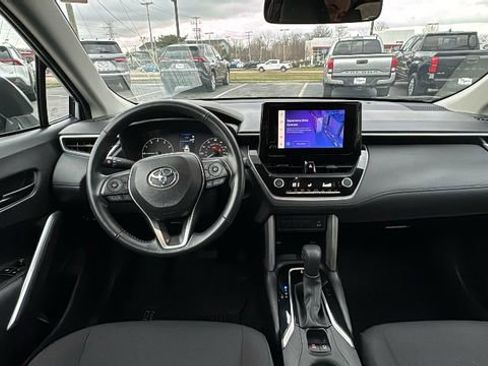Used 2024 Toyota Corolla Cross LE image 8