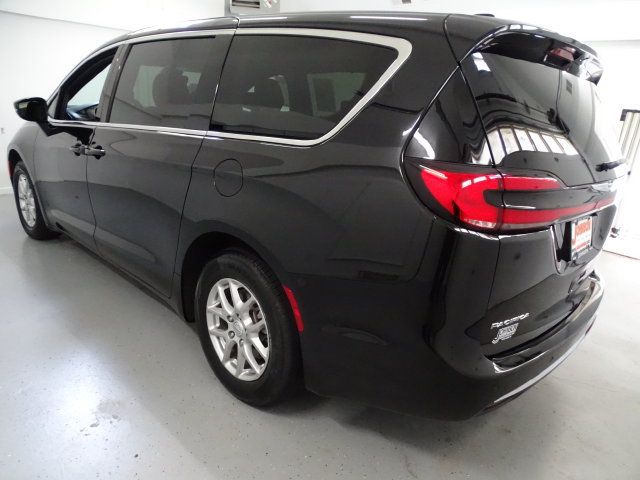Certified 2026 Chrysler Pacifica Select FWD image 19