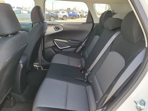 Used 2025 Kia Soul LX w/ LX Technology Package FWD image 13