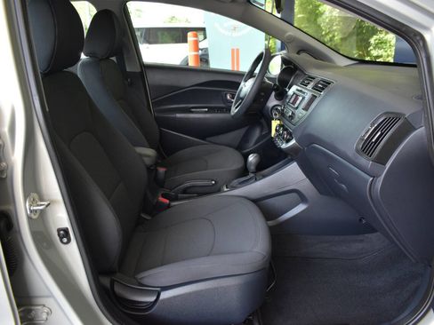Used 2013 Kia Rio EX FWD image 8