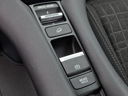 Certified 2023 Honda HR-V LX image 24