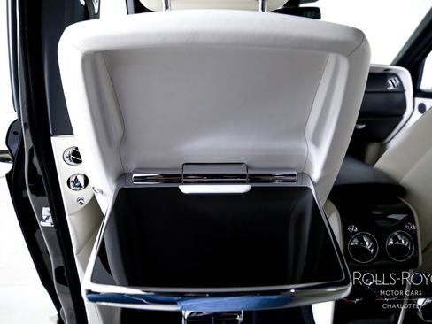 Used 2022 Rolls-Royce Cullinan image 20