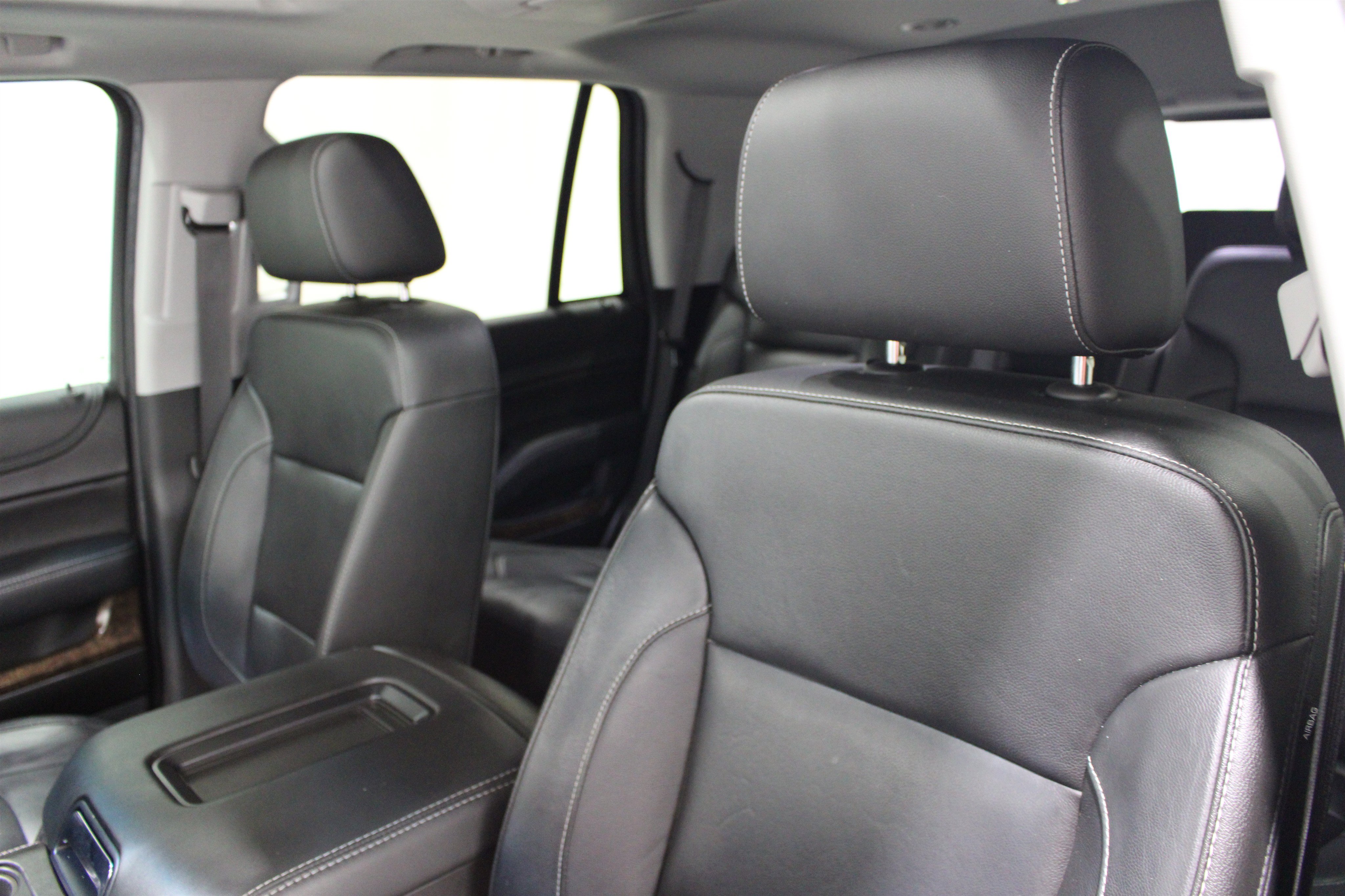 Used 2019 Chevrolet Tahoe LT w/ LT Signature Package AWD/4WD image 4