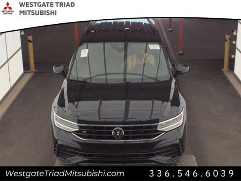 Used 2022 Volkswagen Tiguan SE R-Line FWD image 3