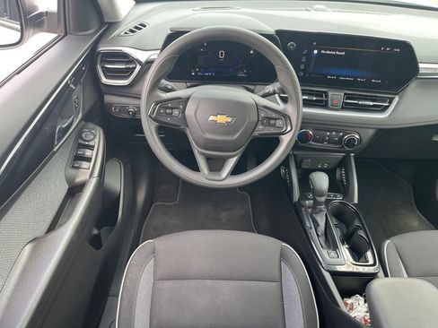 Used 2024 Chevrolet TrailBlazer LS AWD/4WD image 2