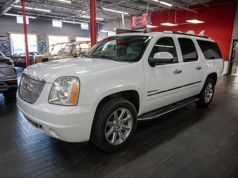 Used 2011 GMC Yukon XL Denali image 2