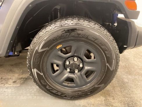 Used 2018 Jeep Wrangler Unlimited Sport image 31