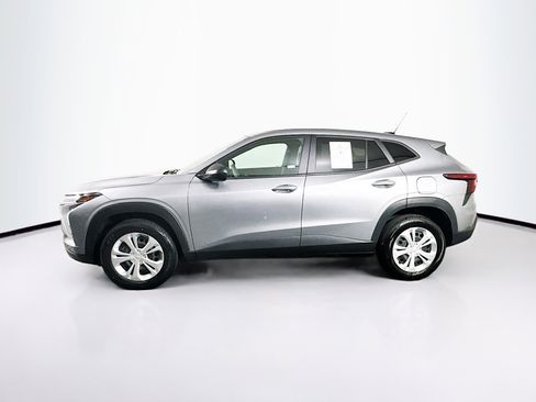 Used 2024 Chevrolet Trax LS w/ Driver Confidence Package image 4