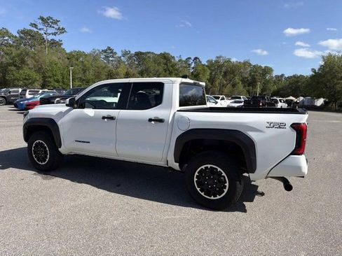 Certified 2025 Toyota Tacoma TRD Off-Road image 4