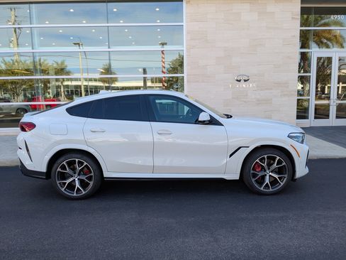 Used 2022 BMW X6 xDrive40i w/ M Sport Package image 3