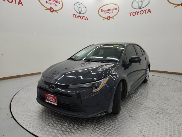 Used 2025 Toyota Corolla LE FWD image 2