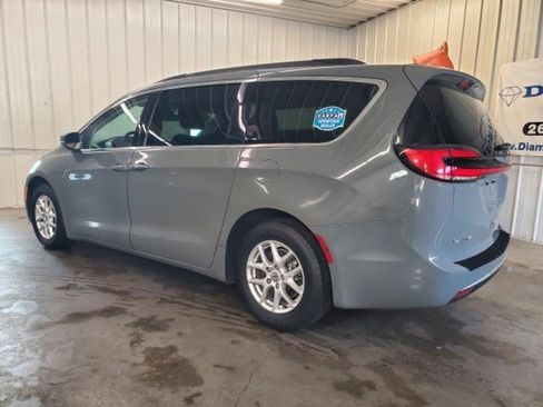Used 2022 Chrysler Pacifica Touring-L FWD image 4