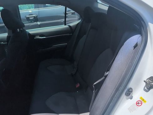 Used 2018 Toyota Camry LE FWD image 8