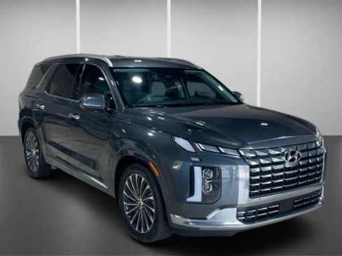 Used 2023 Hyundai Palisade Calligraphy w/ Cargo Package FWD image 2