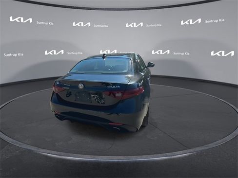 Used 2017 Alfa Romeo Giulia Ti w/ TI 19" Sport Package image 18
