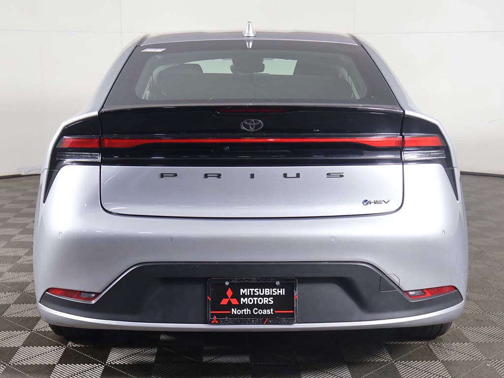 Used 2025 Toyota Prius LE FWD image 11
