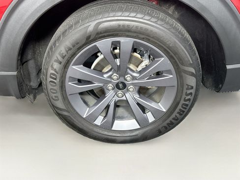 Used 2022 Ford Explorer XLT w/ Equipment Group 202A RWD image 11