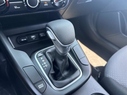 Used 2025 Kia Soul LX FWD image 24