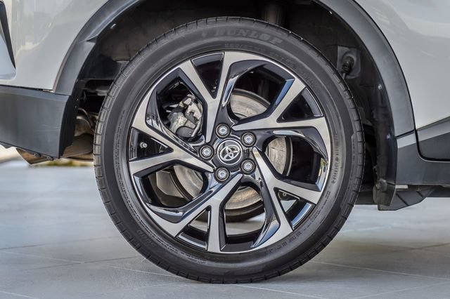Used 2020 Toyota C-HR XLE FWD image 15