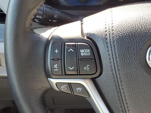 Used 2015 Toyota Sienna XLE w/ XLE Navigation Package FWD image 18