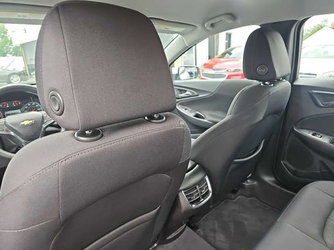Used 2017 Chevrolet Malibu LT image 43