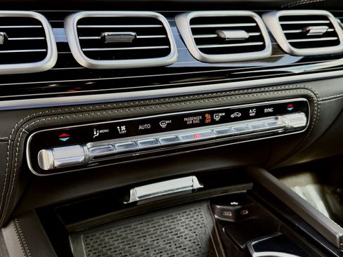 Used 2024 Mercedes-Benz GLS 580 4MATIC image 38