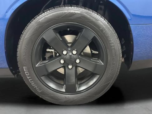 Used 2012 Dodge Challenger SXT RWD image 28