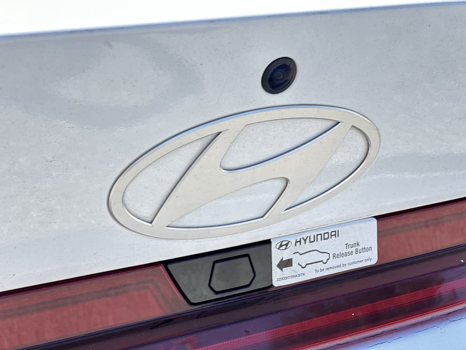 Used 2025 Hyundai Elantra Limited FWD image 10