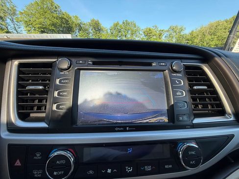 Used 2015 Toyota Highlander XLE FWD image 30