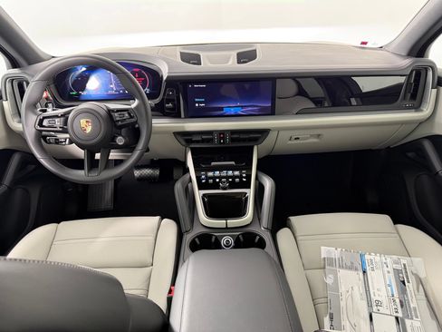 Certified 2026 Porsche Cayenne AWD/4WD image 16