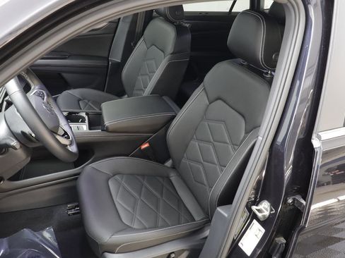 Used 2025 Volkswagen Atlas Cross Sport SE image 13