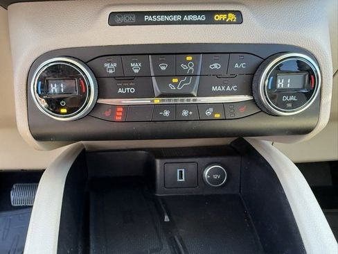 Used 2020 Ford Escape Titanium image 18