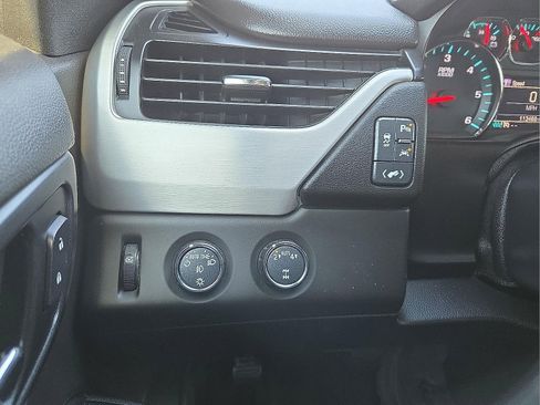 Used 2017 GMC Yukon SLT AWD/4WD image 22