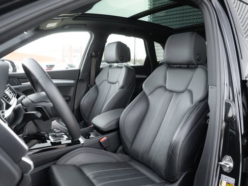 Certified 2025 Audi Q5 Prestige image 23