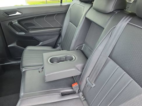 Used 2024 Volkswagen Tiguan SE FWD image 19