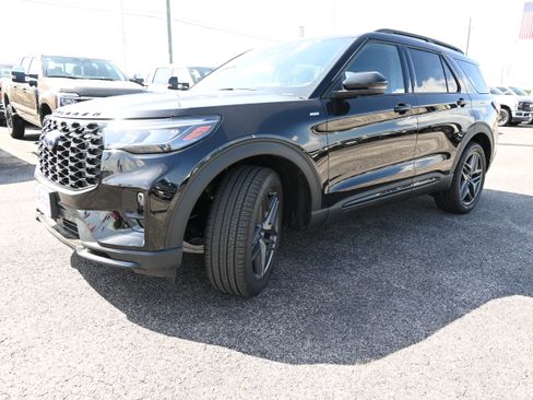 New 2026 Ford Explorer ST-Line w/ ST-Line Street Pack RWD image 8