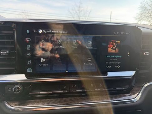 Used 2024 Chevrolet Silverado 2500 LT w/ Convenience Package image 14