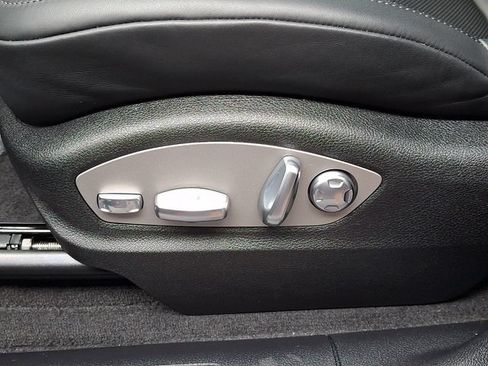 Certified 2026 Porsche Macan AWD/4WD image 17