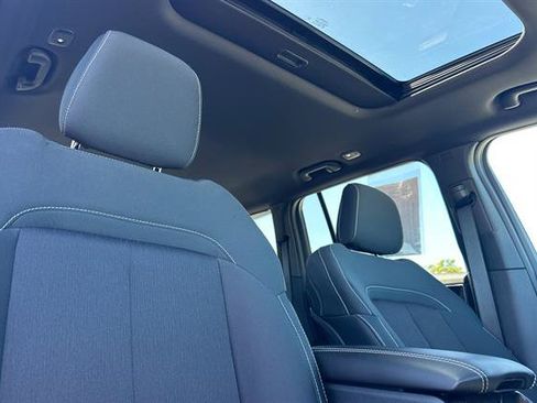 Used 2025 Jeep Grand Cherokee Laredo X w/ Luxury Tech Group I AWD/4WD image 18