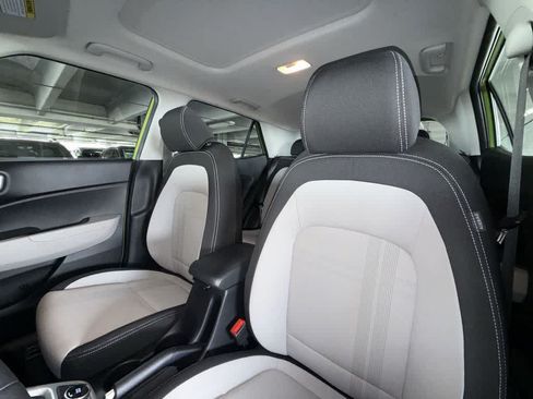 Used 2024 Hyundai Venue SEL FWD image 14