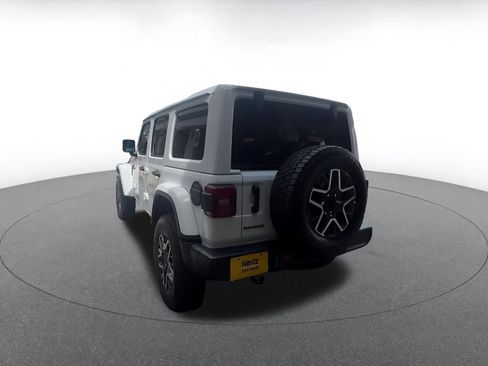Used 2025 Jeep Wrangler Unlimited Sahara AWD/4WD image 11