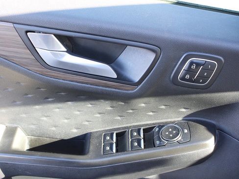 Used 2020 Ford Escape Titanium image 12