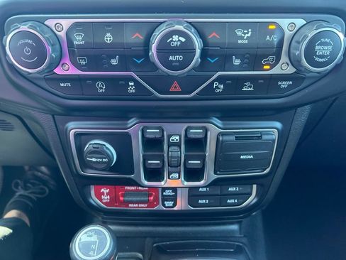 Used 2020 Jeep Gladiator Rubicon AWD/4WD image 16