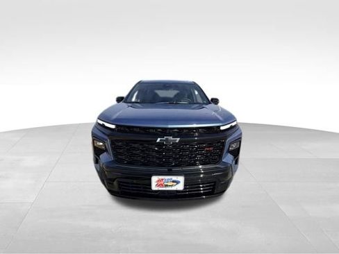 Used 2024 Chevrolet Traverse RS image 3