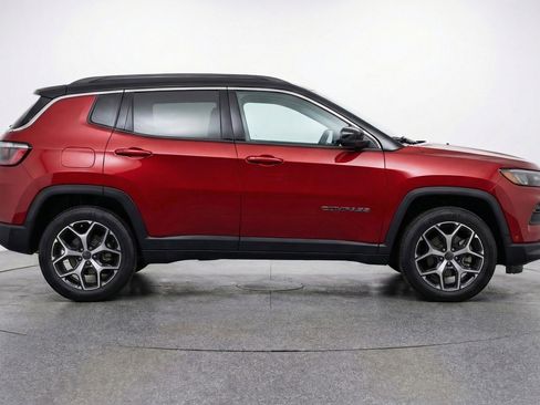 Used 2025 Jeep Compass Limited AWD/4WD image 11