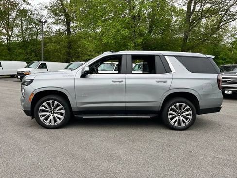 Used 2025 Chevrolet Tahoe High Country AWD/4WD image 12