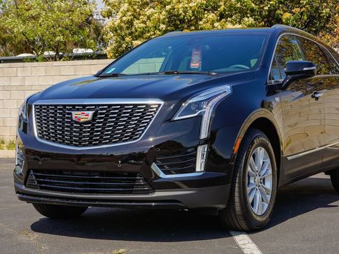 New 2026 Cadillac XT5 Luxury image 2