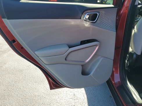 Used 2022 Kia Soul LX w/ Technology Package image 11