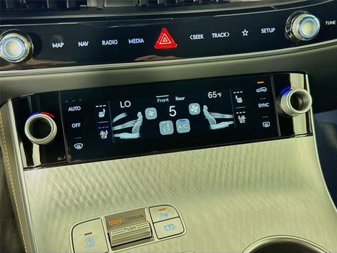 New 2026 Genesis GV70 2.5T Sport Prestige AWD/4WD image 18
